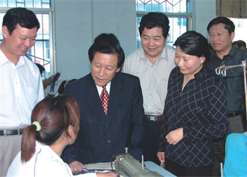 时任河南省副省长王明义来我们视察00.jpg