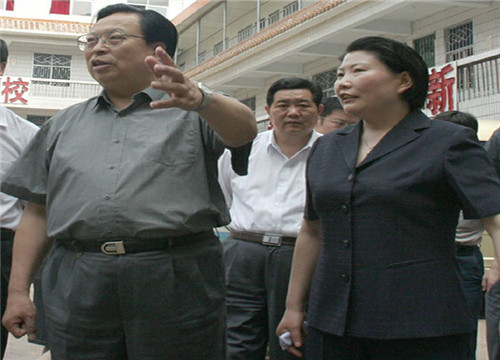 2005年4月12日,时任河南省委书记徐光春到我们考察_副本.jpg