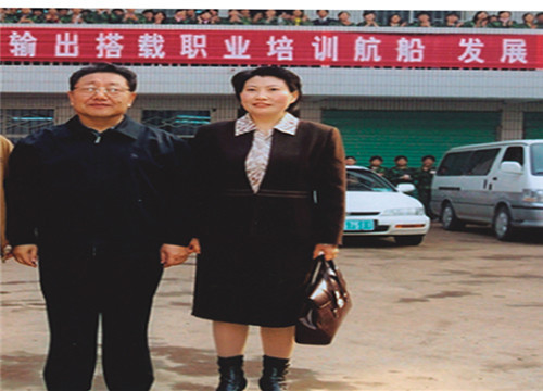 2005年4月12日,时任全国政协副主席陈奎元来我们调研_副本.jpg